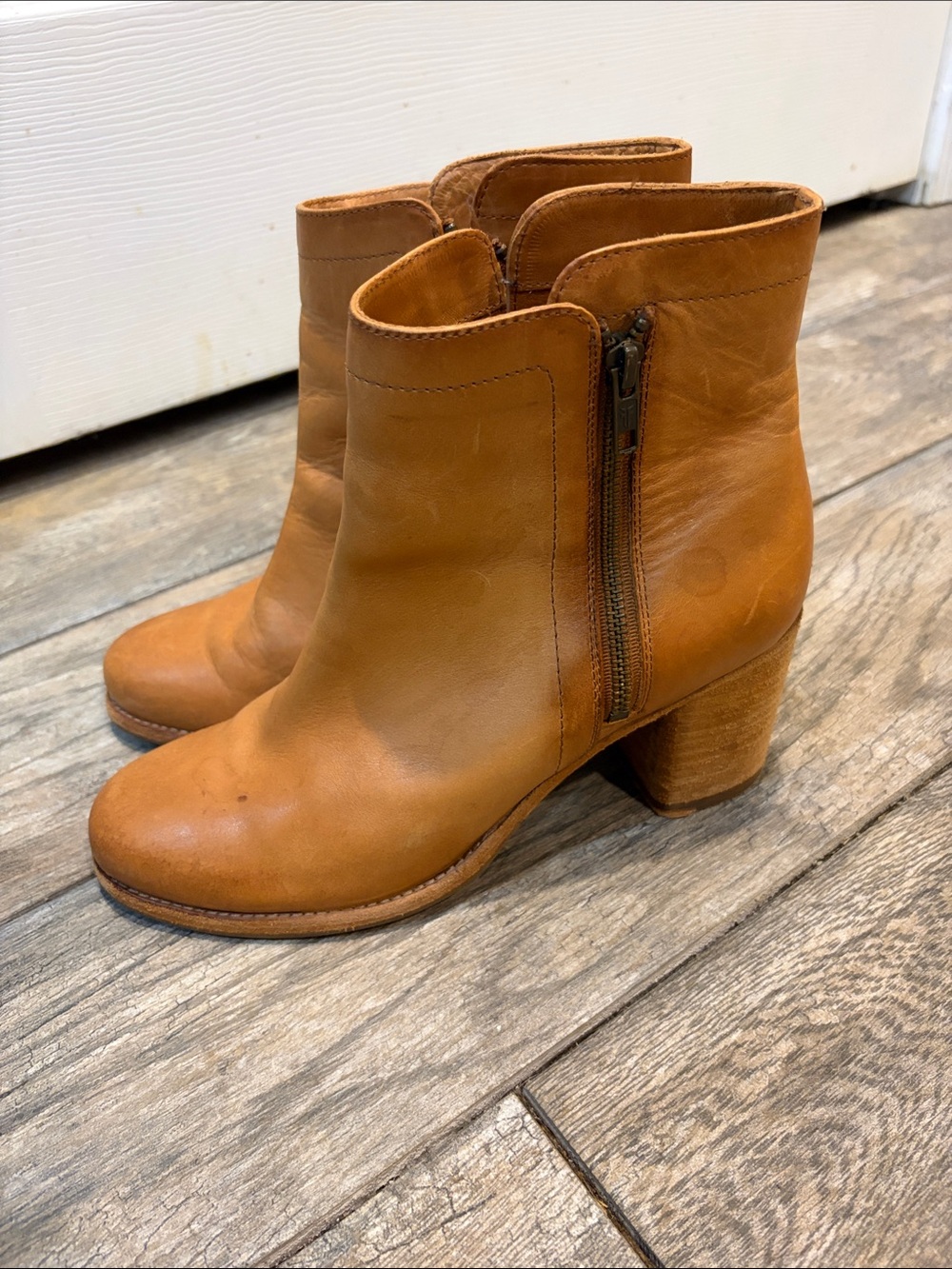 Frye Addie double zip ankle boots Women’s size 9